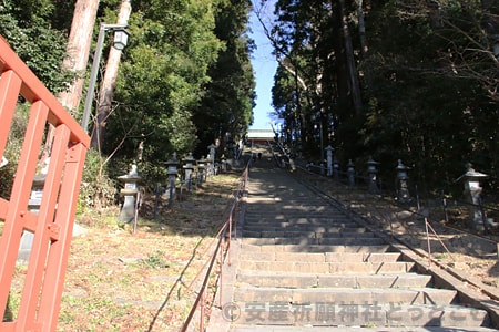 志波彦神社・鹽竈神社 名物の石段の様子