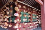 志波彦神社・鹽竈神社 随身門裏にある絵馬掛け場の様子