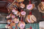 志波彦神社・鹽竈神社 鹽竈神社そばの随身門裏にある絵馬掛け場の様子