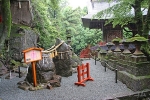 産泰神社 安産胎内くぐりの岩の様子