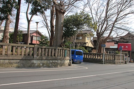 調神社 道路 旧中山道 から駐車場へ向かう様子 フォトギャラリー 安産祈願 戌の日ドットコム