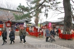 鴻神社 多くの安産祈願参拝者往来の様子