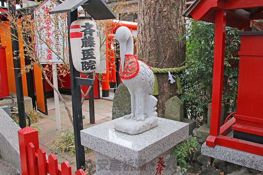 鴻神社 御神体のこうのとり像の様子（その1）