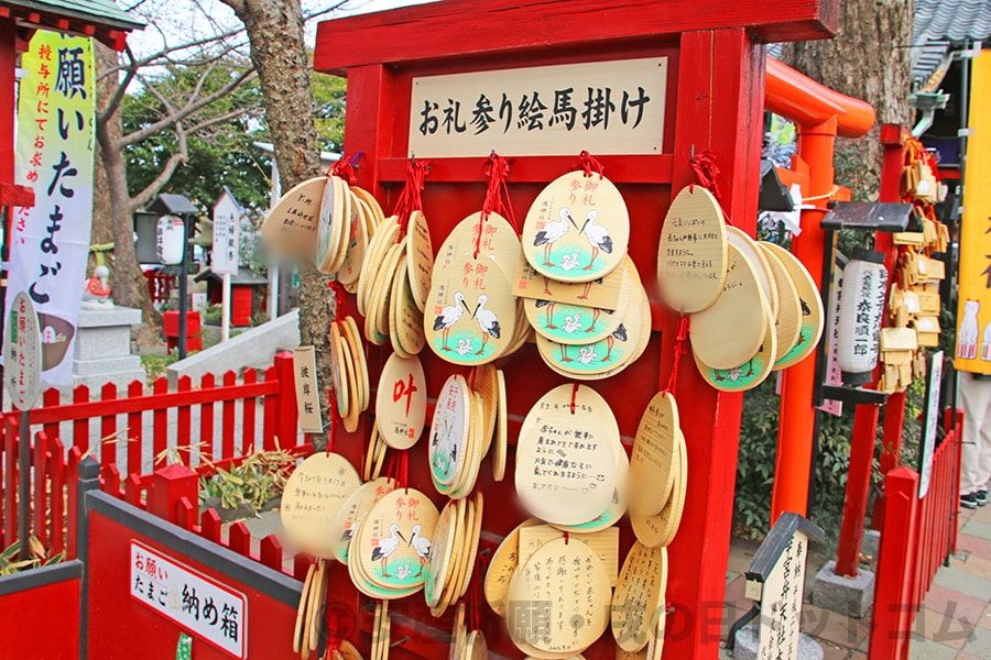 鴻神社 お礼参り絵馬掛けの様子