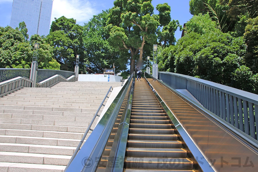 日枝神社 山王橋エスカレーターの様子