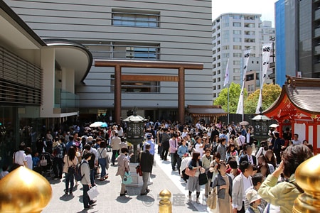 水天宮 土曜日大安戌の日の境内の混み具合の様子