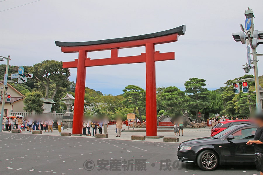 鶴岡八幡宮 境内入口の大鳥居の様子