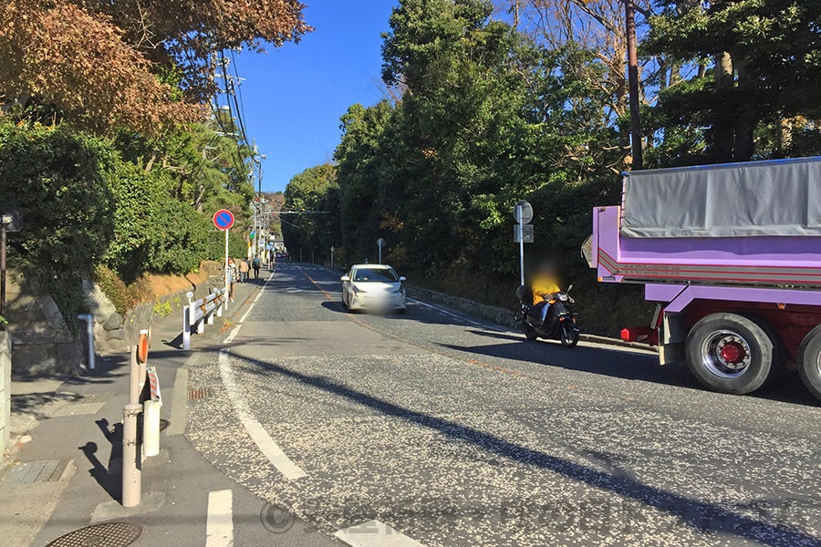 鶴岡八幡宮 境内周辺国道21号の様子