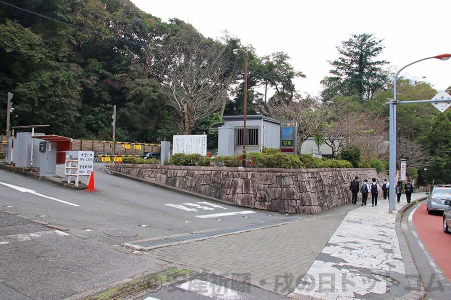 鶴岡八幡宮 第1駐車場入口の様子