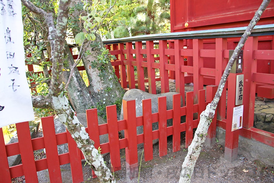 鶴岡八幡宮 政子石の様子