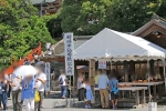 鶴岡八幡宮 祈祷受付と申込用紙記入所の様子