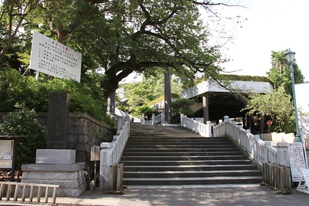 伊勢山皇大神宮 境内入口の様子