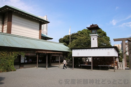 伊勢山皇大神宮 祈祷受付のある社務所の様子