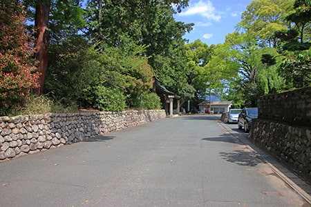 砥鹿神社 表神門手前の様子