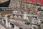 中山寺 囲いの中の手水鉢の様子