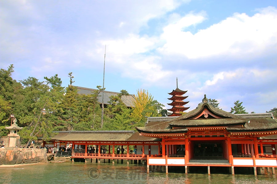 厳島神社 社殿・回廊入口付近の様子