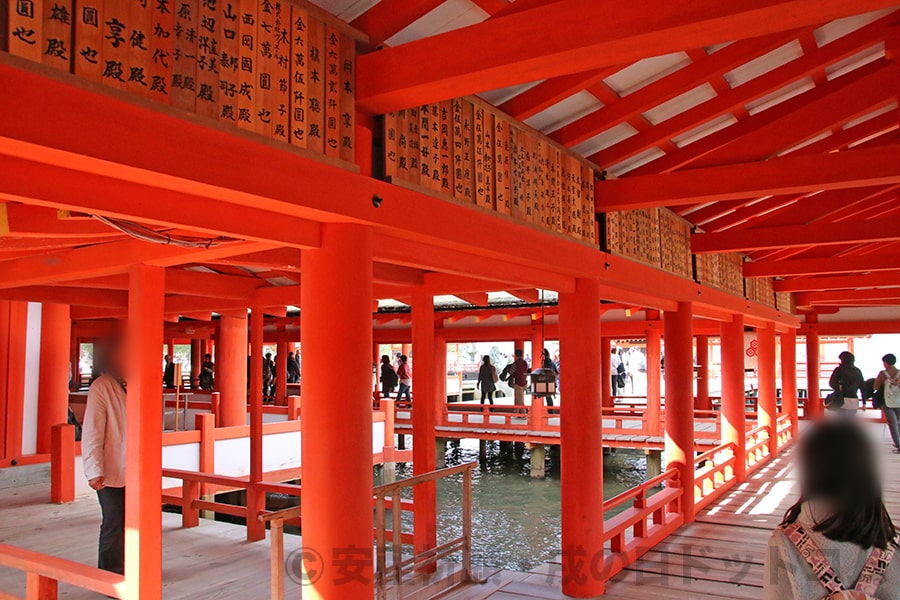 厳島神社 回廊内の様子