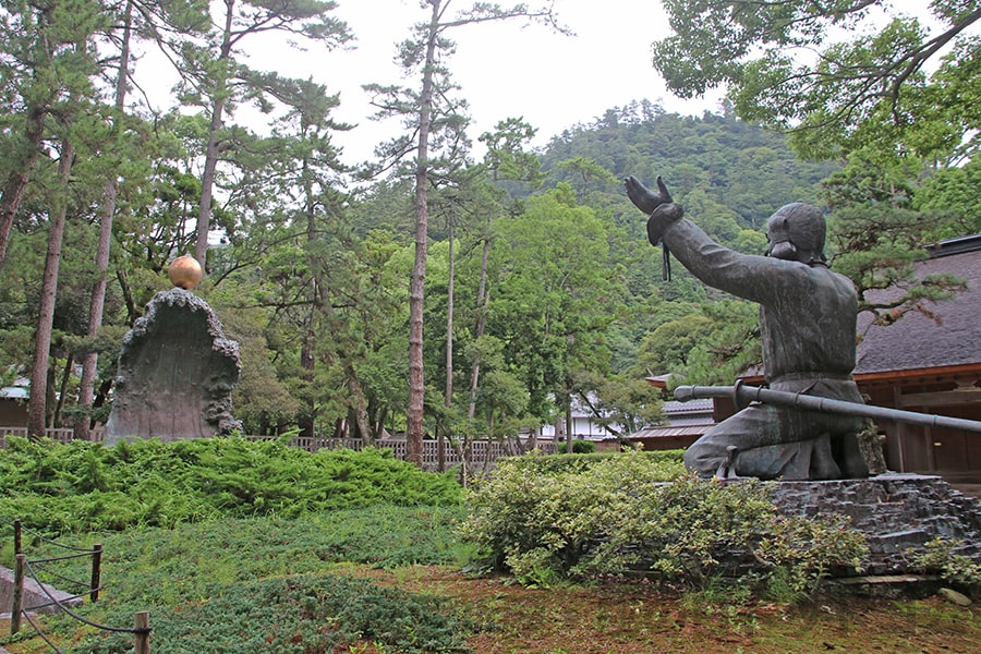 出雲大社 ムスビの御神像の様子