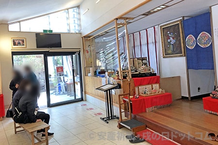 越谷 香取神社 社務所内御祈祷受付の様子（その1）