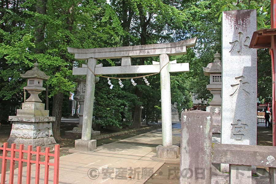 清瀬日枝神社・水天宮 水天宮側の入口鳥居と境内参道の様子