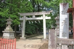 清瀬日枝神社・水天宮 水天宮側の入口鳥居と境内参道の様子