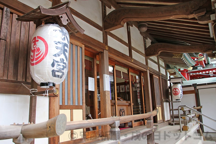 清瀬日枝神社・水天宮 拝殿の大提灯の様子