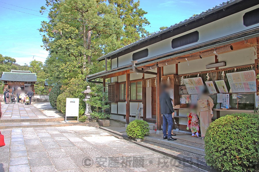 敷地神社（わら天神宮） 境内参道と社務所の様子