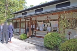 敷地神社（わら天神宮） 社務所受付窓口の様子