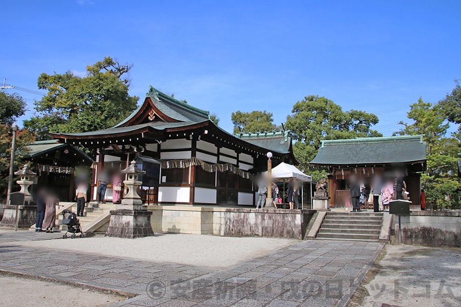 敷地神社（わら天神宮） 本殿と六勝稲荷神社の様子