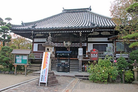 帯解寺 本堂の様子