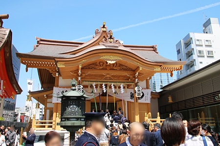 水天宮 大安戌の日日曜日の混み合う境内の様子 その1