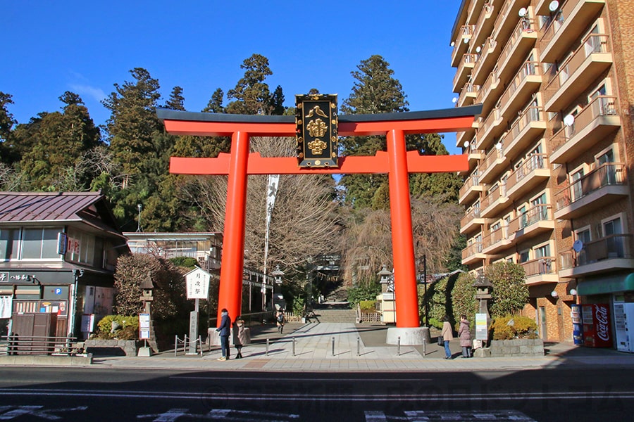 大崎八幡宮 境内入り口 表参道側の一之鳥居の様子