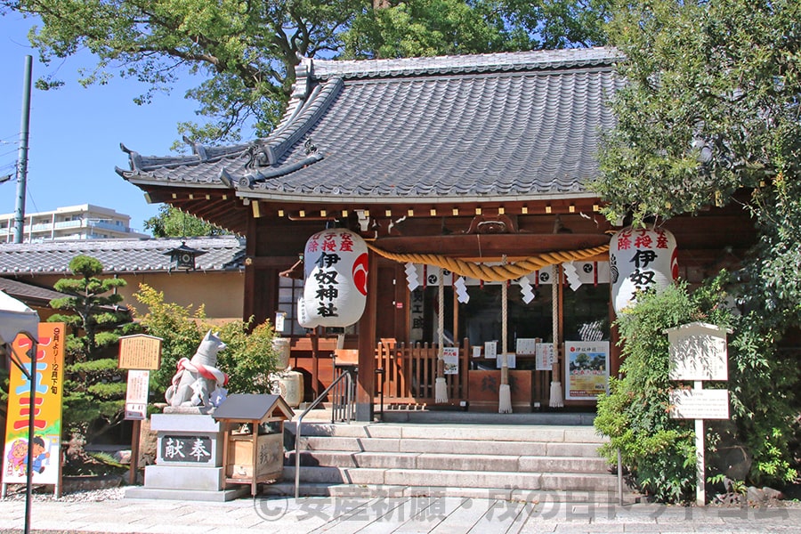 伊奴神社 拝殿(本殿:社奥)の様子