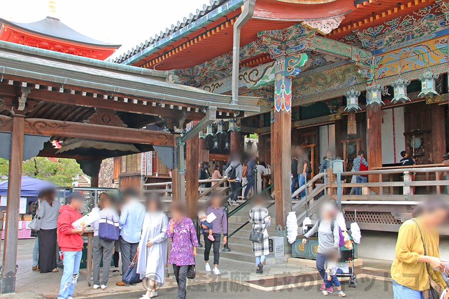 中山寺 戌の日の本堂周り混み合いの様子